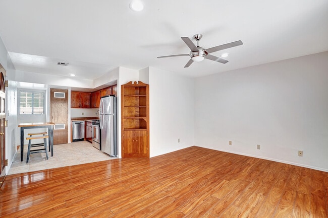 Building Photo - 1824 S Barrington Ave Unit A Rental