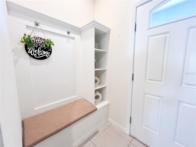 Photo - 2442 Dubai St