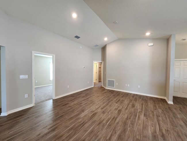 Photo - LIKE NEW!!! 4-Bedroom, 2-Bathroom in Villamar Winter Haven