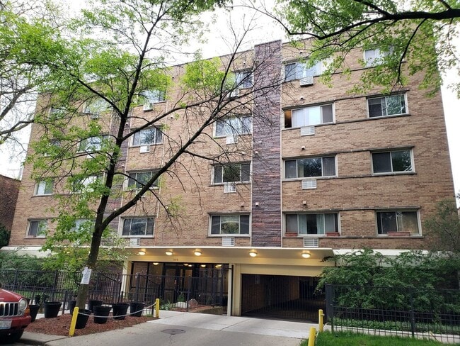 Building Photo - 1415 W Lunt Ave Unit 304