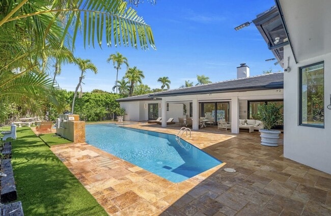 Photo - 5120 Carillo St