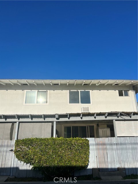 Building Photo - 305 N Acacia Ave Unit B Rental