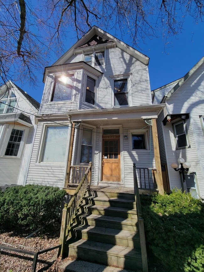 Building Photo - 3338 N Hamilton Ave Unit 2 Rental
