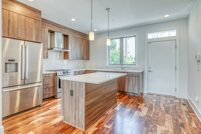 Photo - Queen Village Townhome with Parking