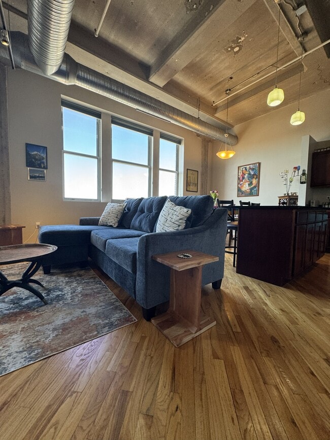 2107 Grand Blvd Unit 806