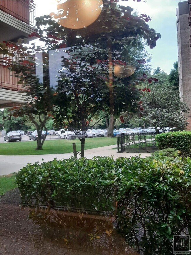 GRAND CENTRAL PARKWAY
