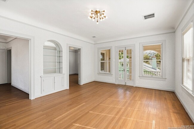 Photo - 331 W Elsmere Pl