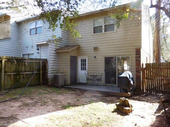 Photo - 2304 Claremont Ln