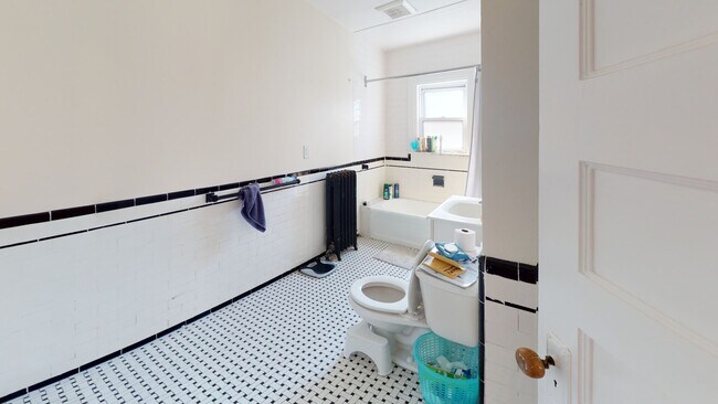 Building Photo - 96 Columbia St Unit 2 Rental