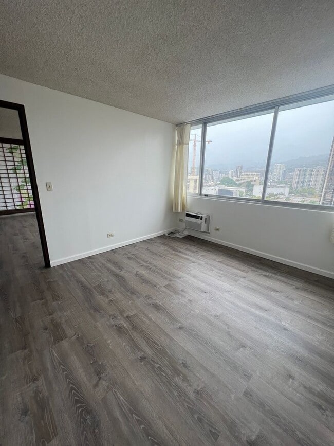 Building Photo - 1560 Kanunu St Unit 1318