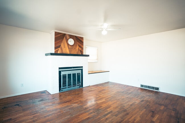 Photo - 1490 Brady Ave