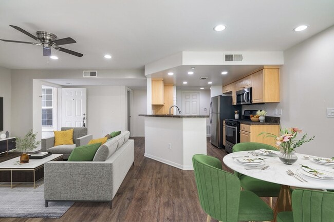 Photo - Pharus Plaza