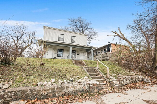 Photo - 1997-1999 W Broad St Unidad 1999 (All Electric)