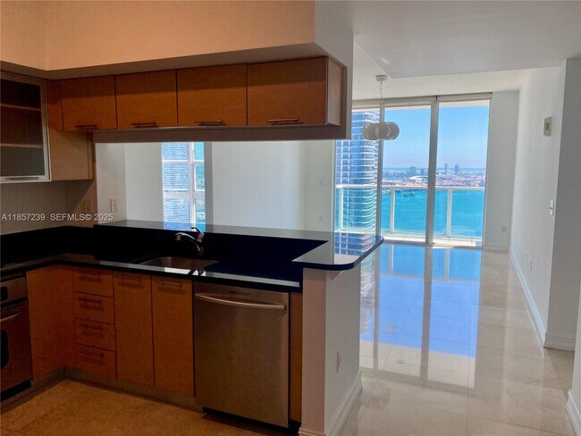 Photo - 31 SE 5th St Unidad 3912