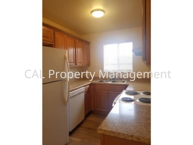 Building Photo - 2 Bedroom Apartment North Salinas