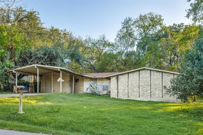Building Photo - 607 Thrush Ave Unit B