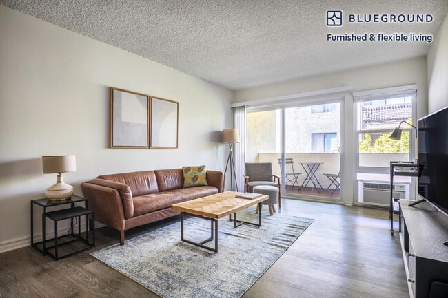Building Photo - 219 S Barrington Ave Rental
