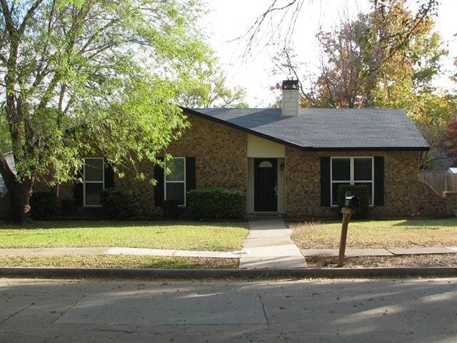 Building Photo - 2608 Chancellor Dr