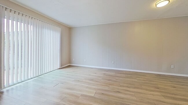 Photo - Charming 2 Bedroom close to the beach avai...
