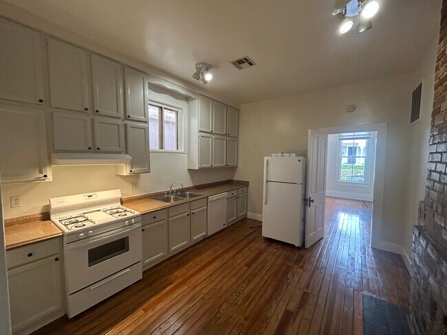 Photo - 4825 Perrier St Unit 4825 Perrier ST apartment