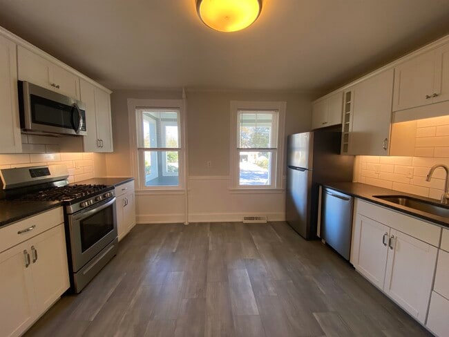 Building Photo - 81 Allison St