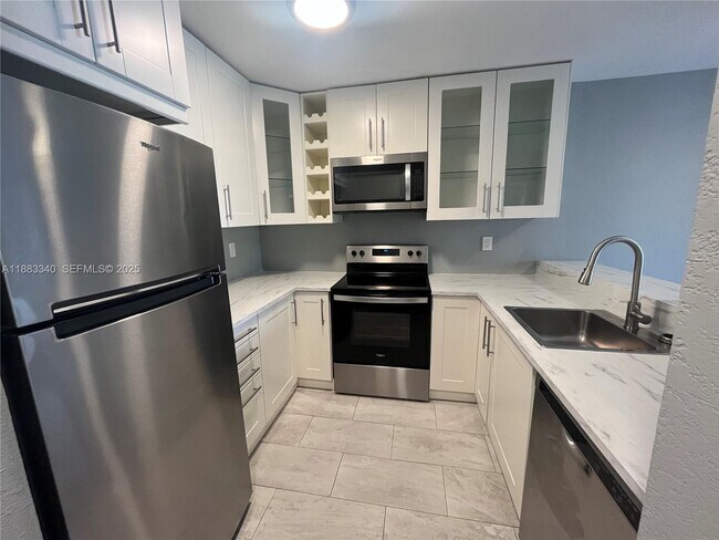 Building Photo - 8145 NW 7th St Unit 221