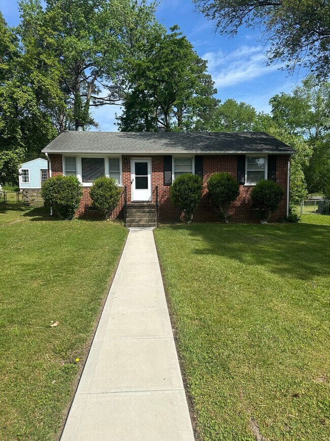3 bed/1bath - 3 bed/1bath House