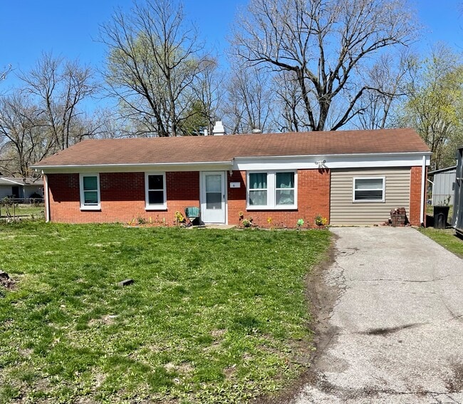 61 E Adams Dr