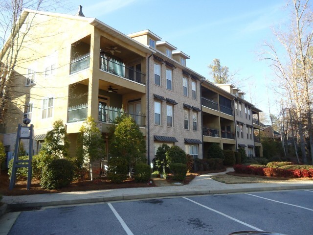 Building Photo - Immaculate Condo in The Flats of Woodlake! - Available August!