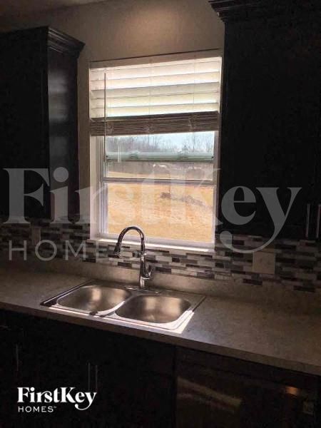 Photo - 1727 Declaration Dr W