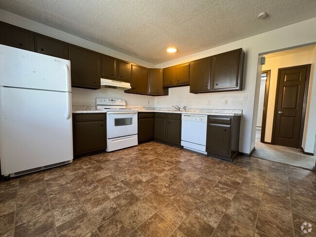 Building Photo - 114 W 43rd St Unit 114-2 W 43rd St Rental