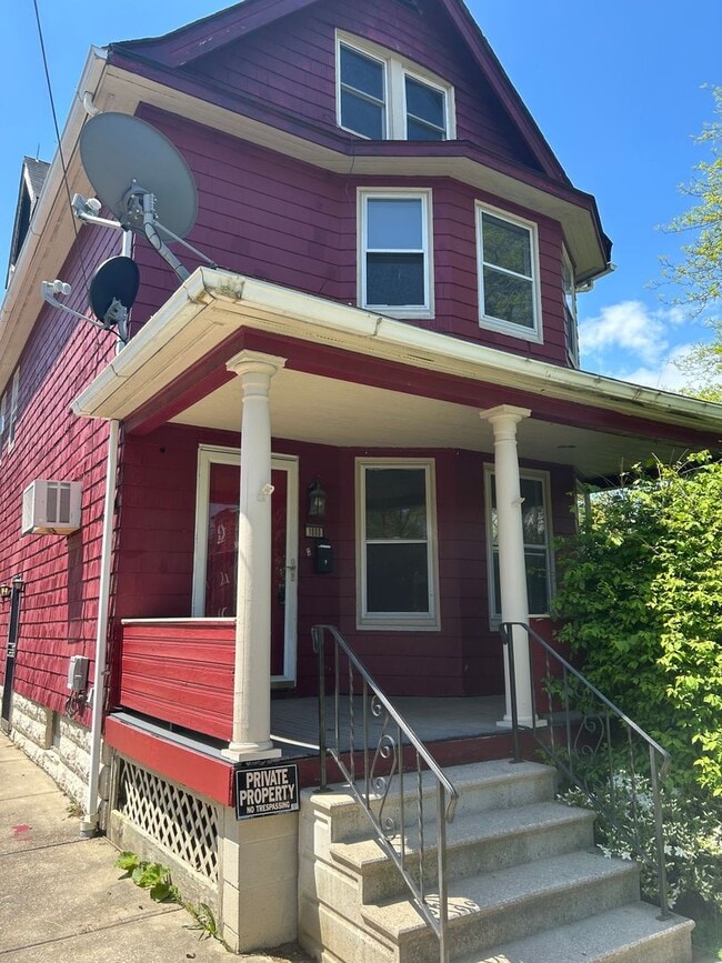 Section 8 Accepted! 3br/1.5ba with 2 Car G... - Section 8 Accepted! 3br/1.5ba with 2 Car G... Casa