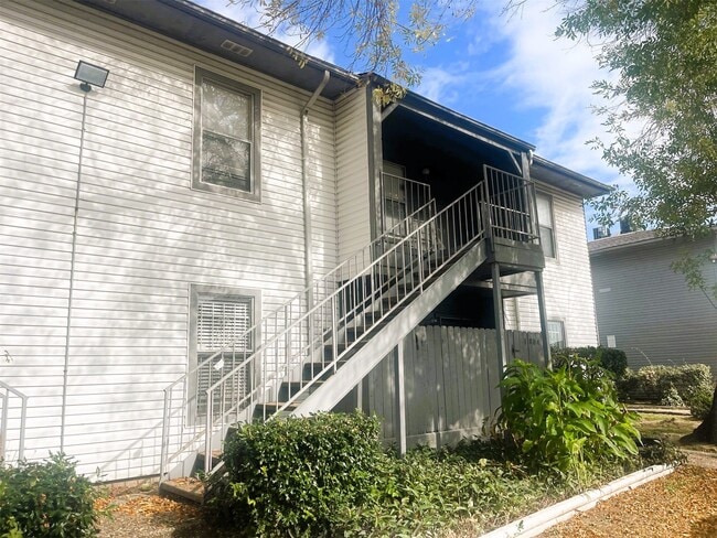 Building Photo - 7200 Clarewood Dr Unit 1805