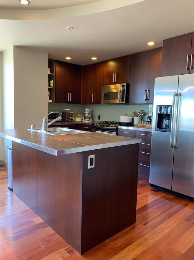 Stunning 1 Bedroom Condo in the Heart of Downtown/South Lake Union!