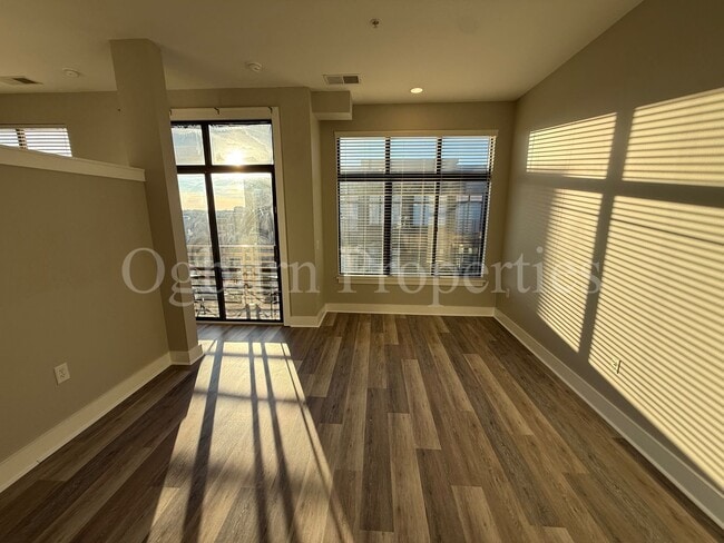 Photo - 810-421 W. 4th St-1BR/1BA 4th & Broad Condo! Unit 421