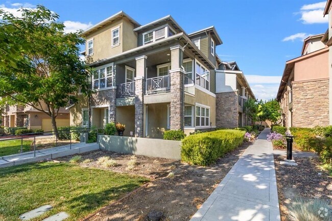 Building Photo - CAMBRIAN/ WILLOW GLEN - Sensational, moder... Rental