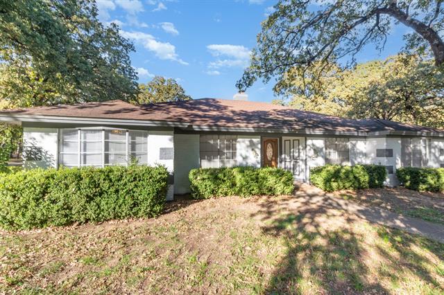 Photo - 210 Oak Forest Trail