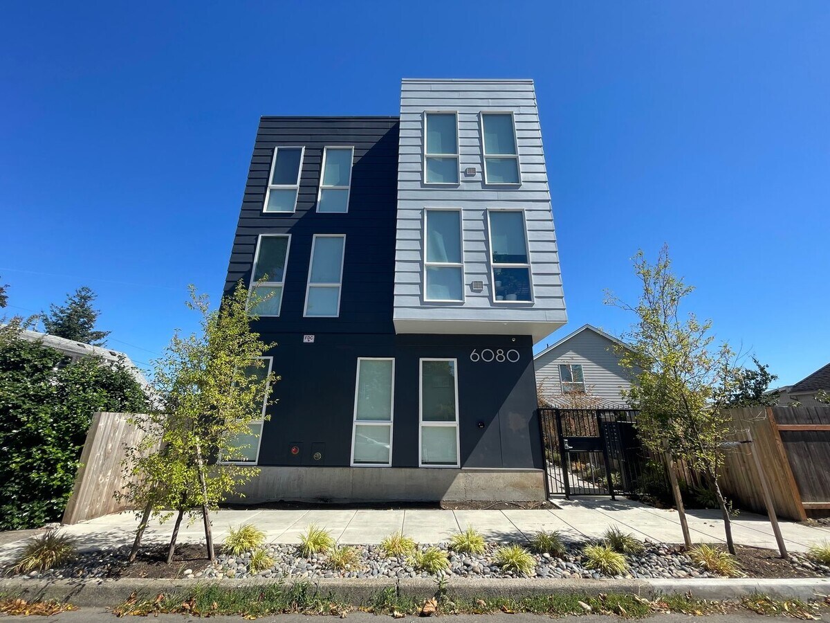 2Bd/1Ba Condo in the SE Lents Neighborhood ~ Washer/Dryer in Unit, Stainless Steel Appliances, Qu... - 2Bd/1Ba Condo in the SE Lents Neighborhood ~ Washer/Dryer in Unit, Stainless Steel Appliances, Qu... Unit 301A