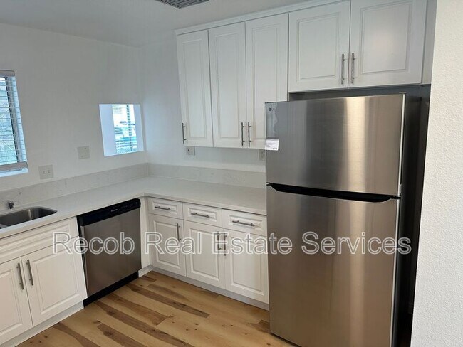 Photo - 1375 Coker Way