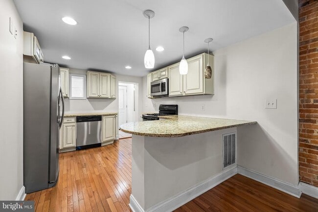 Photo - 1511 E Clement St