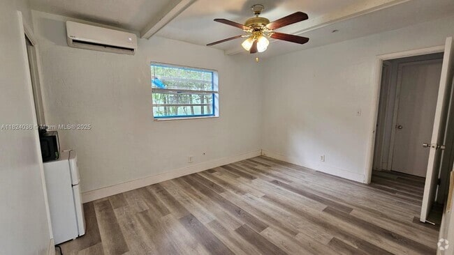 Building Photo - 808 NE 10th St Unit 2 Rental