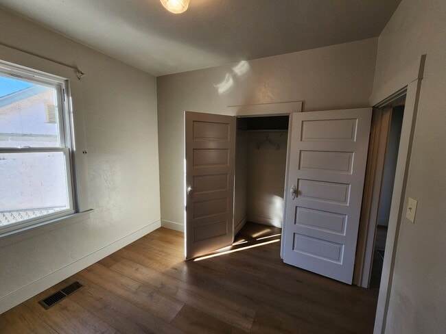 Photo - 555 Wallis Ave