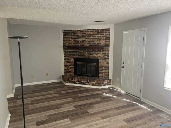 Photo - 317 Chateau Dr SW