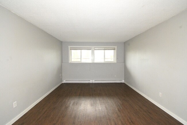 Building Photo - 4280 Quentin Ave Unit 107