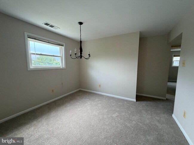 Photo - 17 Warren Lodge Ct