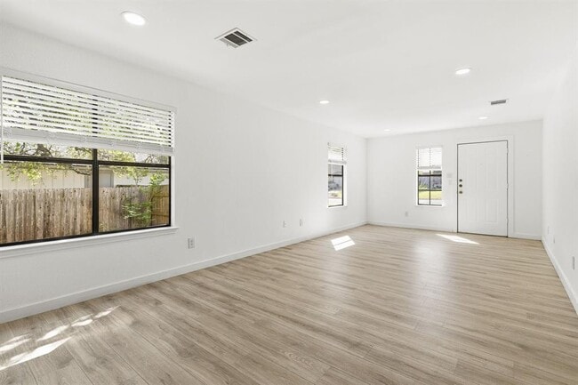 Photo - 1707 Yucca Ln