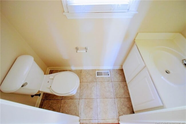 Photo - 328 Roundtree Dr