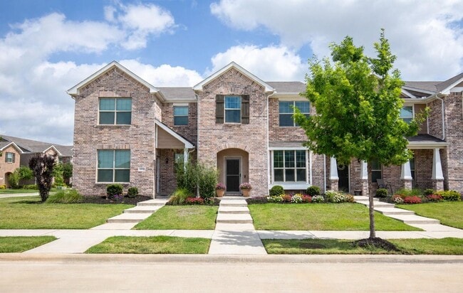 Building Photo - 2308 Davenport Dr