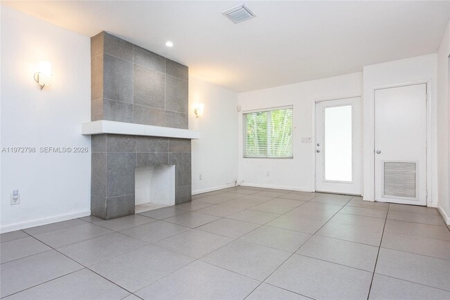 Photo - 330 NE 86th St