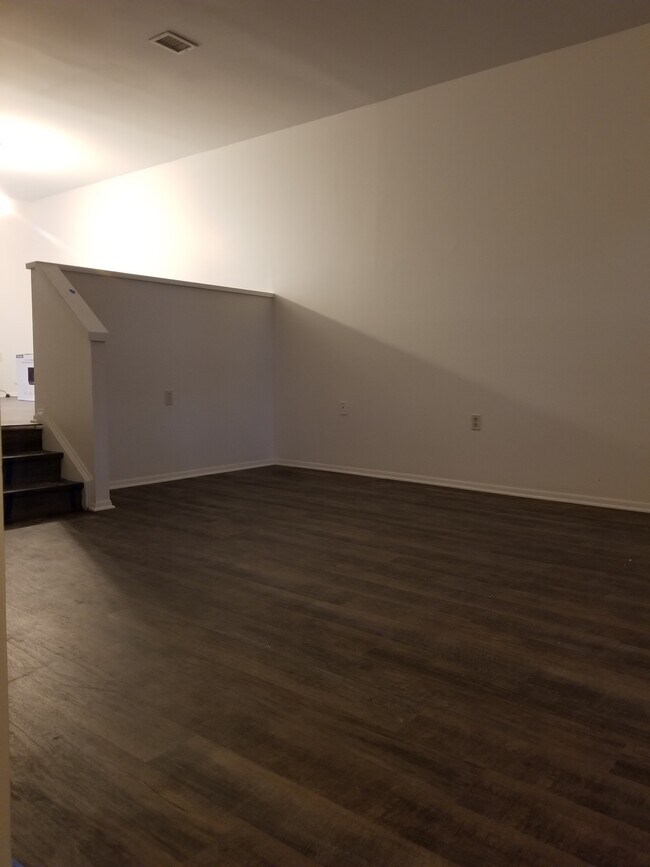 Large living room area with 12 foot ceilings - 5405 Crossrail Dr